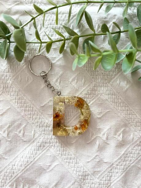 Ručne vyrobené živicové kľúčenky, 