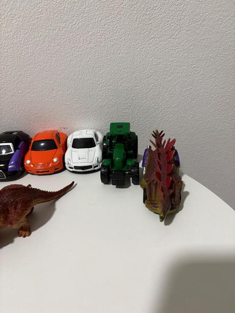 Autíčka a dinosaury, 
