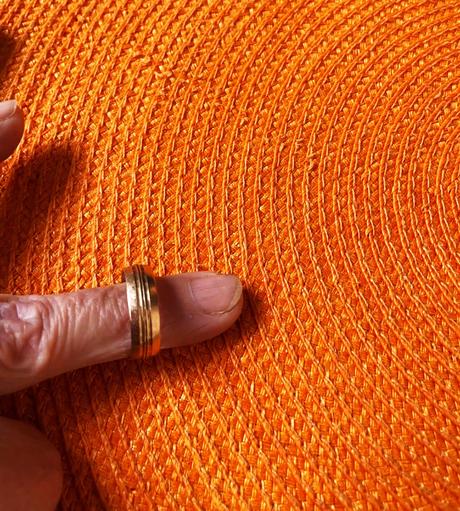 Starožitná gravírovaná obrúčka, 