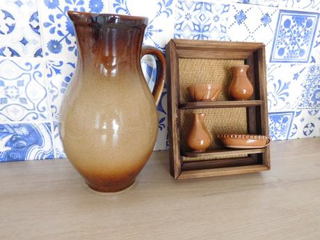 Keramika hnedá aj s minijatúrou, 