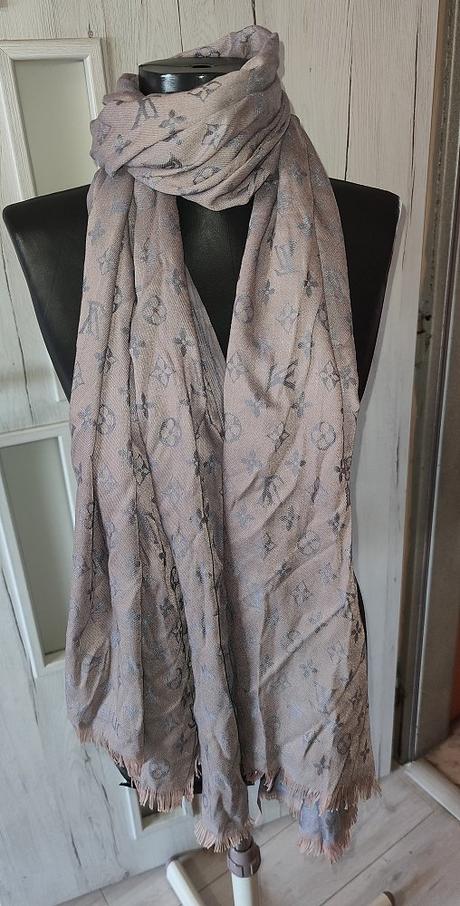 Nádherný šál,