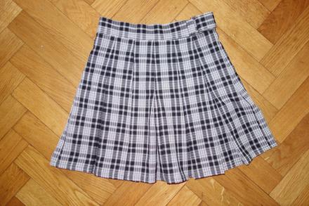 Skladaná károvaná sukňa, 152