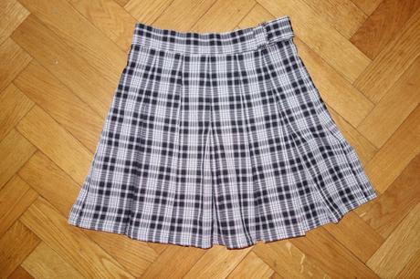 Skladaná károvaná sukňa, 152