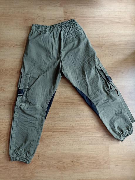 Nohavice - top stav, bershka,34