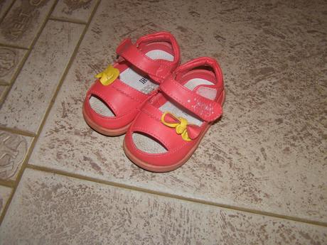 Kvalitné červené elegantné sandálky, 20