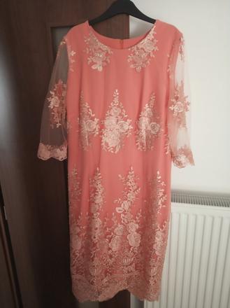 Čipkované šaty, 46