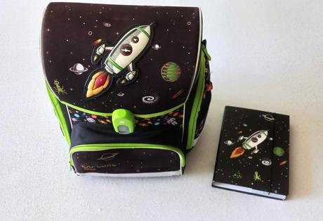 4 ks - aktovka, dosky, vrecko a zástera,