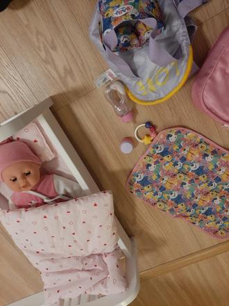 Bábika s postieľkou perinkou,