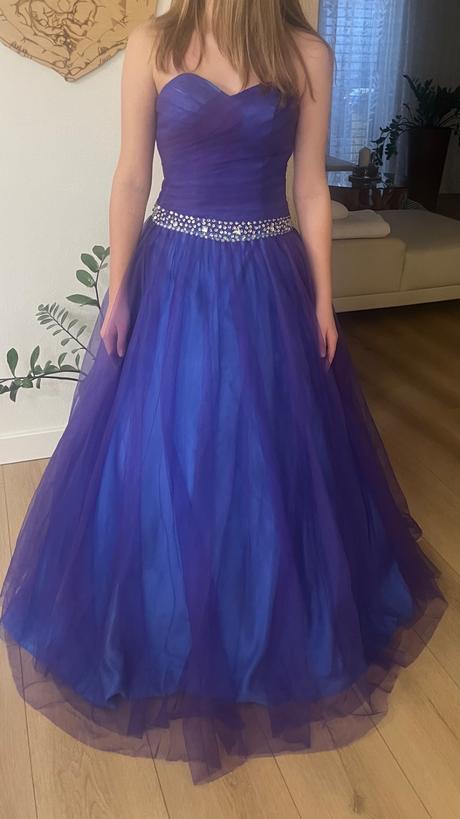 Spoločenské šaty, 36