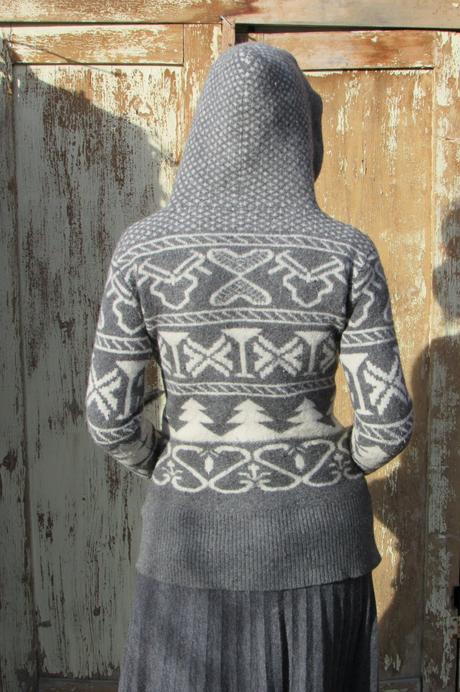 Vlnený svetrík s kapucňou, s