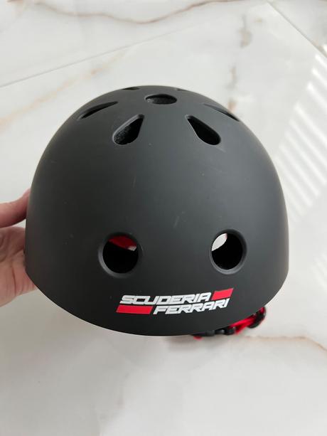 Prilba ferrari s., s