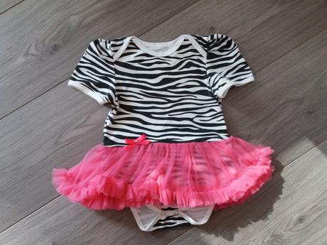 Body so sukničkou, 74