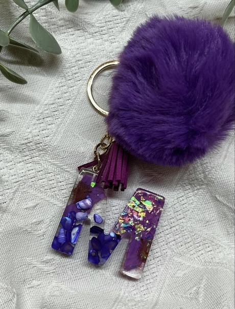 Ručne vyrobené živicové kľúčenky, 