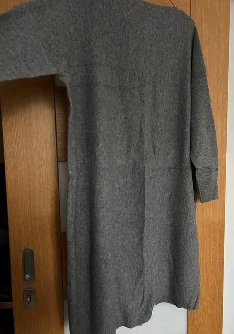 Svetríkové šaty, m
