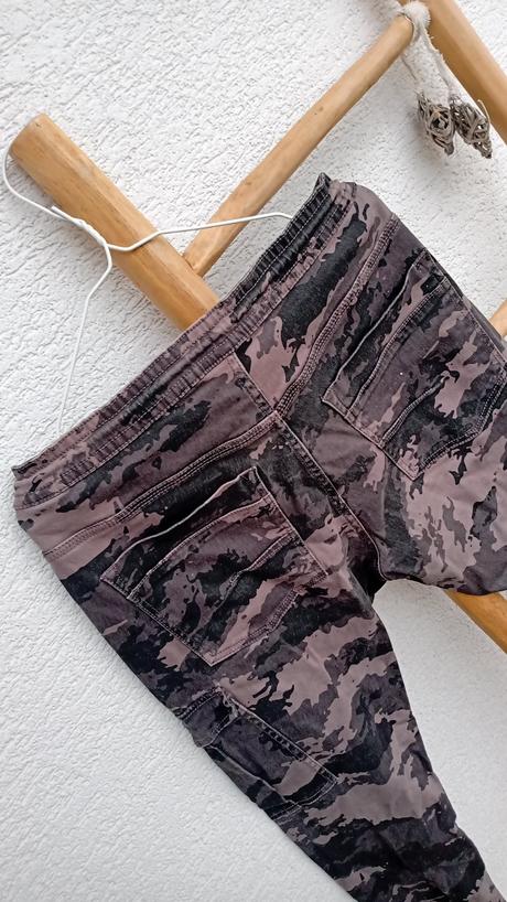 Nohavice s postovnym, 32