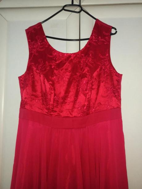 Dámske spoločenské šaty, 46