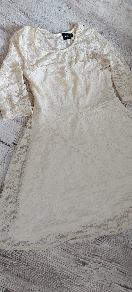 Krásne čipkované šaty zn.asos, 38