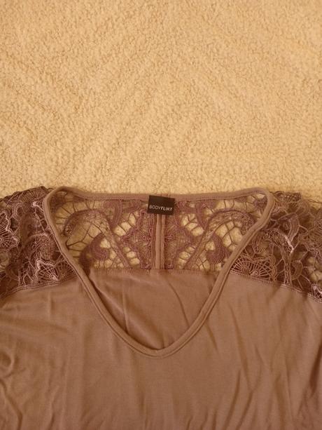 Dámske tričko s čipkou, m