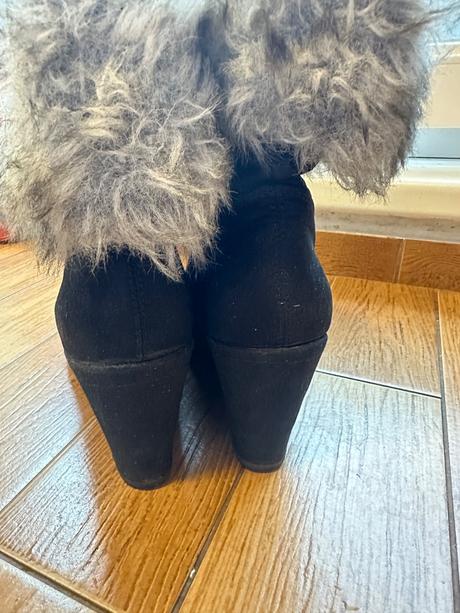 Kotnikove čižmy s kožušinkou, 39