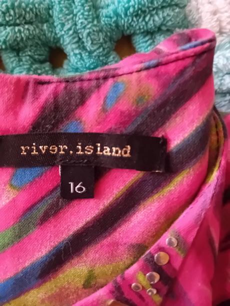 Extravagantne saty s vreckami, 40