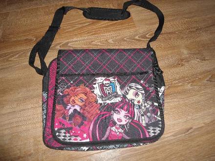 Taska cez plece monster,