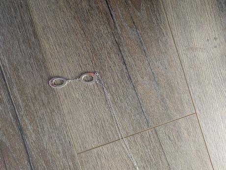 Strieborny nahrdelnik,