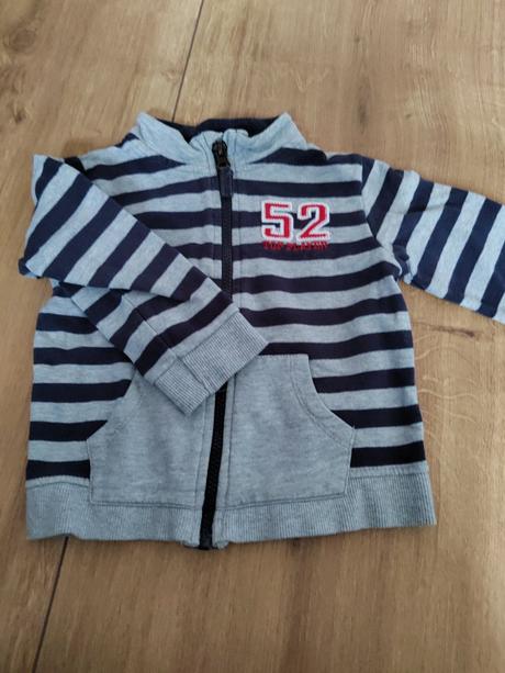 Rôzne mikinky a svetríky, 86