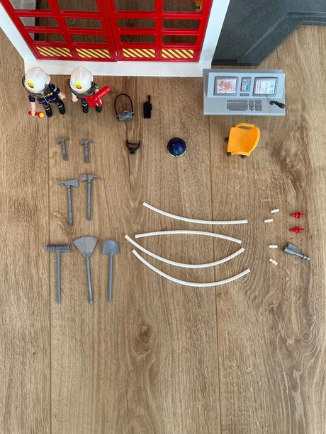 Playmobil - hasičská stanica s alarmom, 