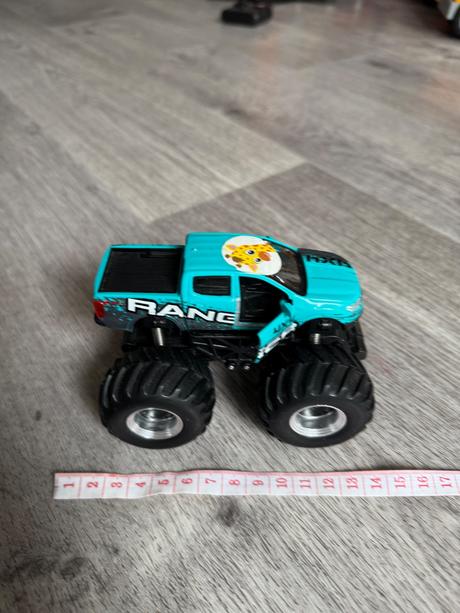 Monster truck,