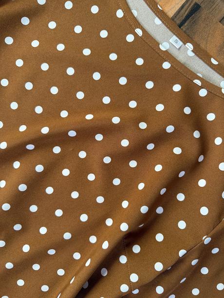 Bodkovane hnede saty, pretty girl,s