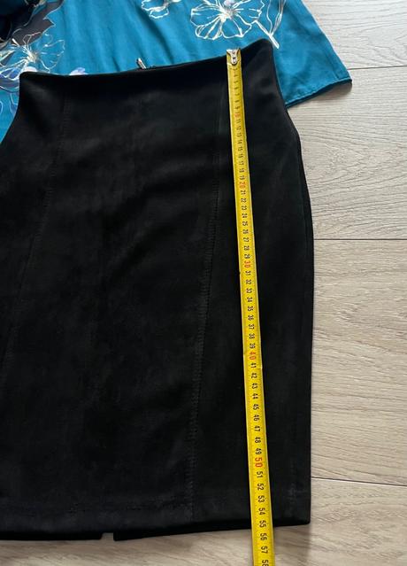 Elastická puzdrová semišová sukňa, s