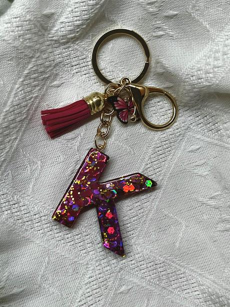 Ručne vyrobené živicové kľúčenky, 