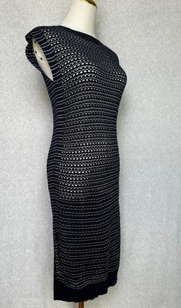 Elegantné sieťované priliehavé šaty, 34