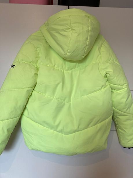 Lyziarska vetrovka, 158