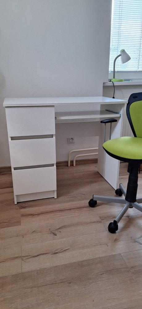 Písací stolík a stolička, 