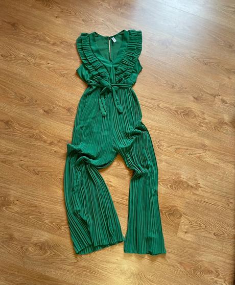 Plisovaný overal s volánmi, s