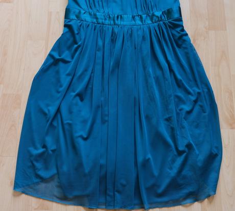 Zelenomodré šaty, 40