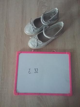 Sandálky, 32