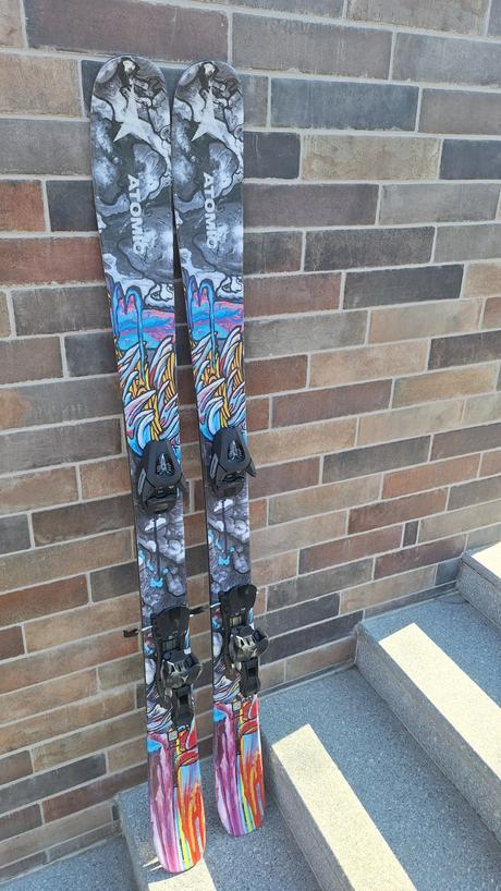 Freeride lyže atomic bent jr 140 cm velmi zachoval, atomic,140-149 cm