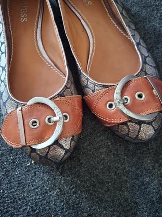 Guess baleriny, guess,39