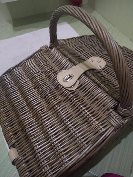 Prútený piknikový kôš,