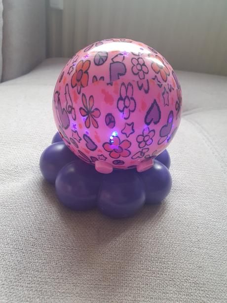 Predám malú lampičku-svieti rôznymi farbami, 