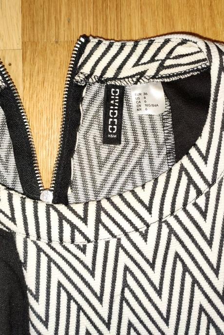 Čiernobiele minišaty, 36