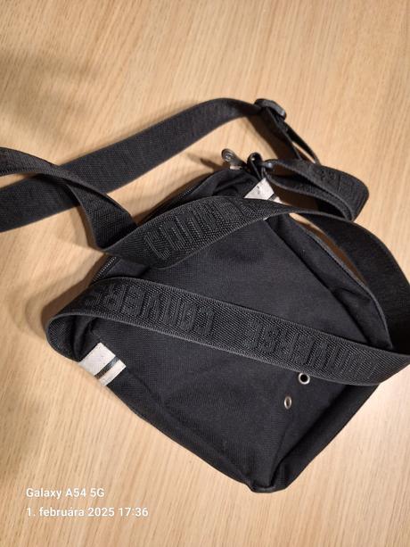 Tasticka converse, converse