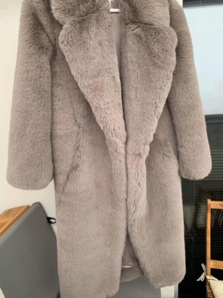 Krasny novy kabat, h&m,xs