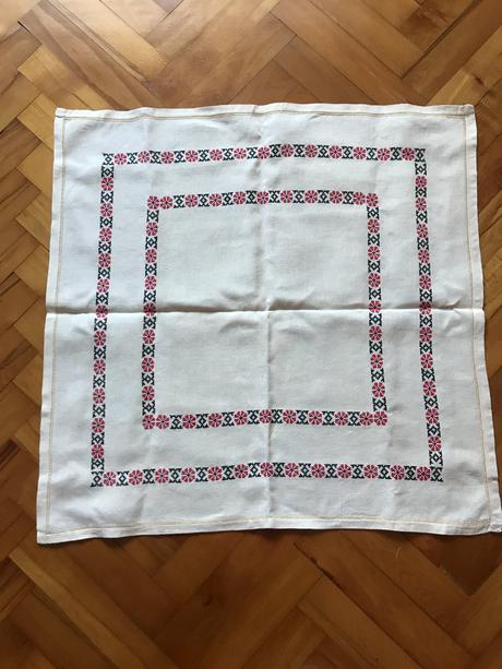 2 obrusy od prababky,