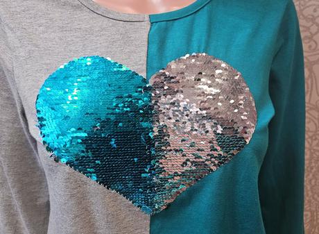 Tričko s flitrovaným srdiečkom, bonprix,152