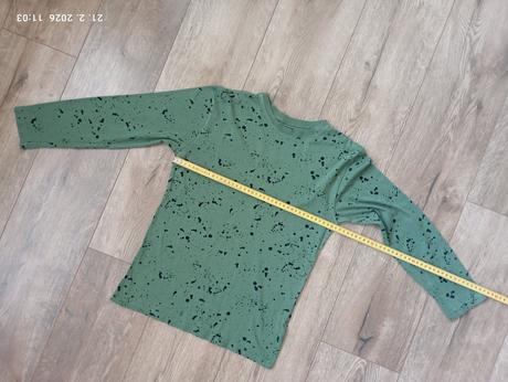 Tmavozelené tričko, 146