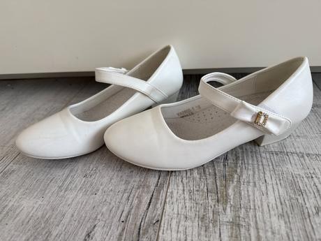 Biele topánky, 33