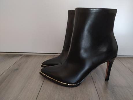 Kotnicky, reserved,37